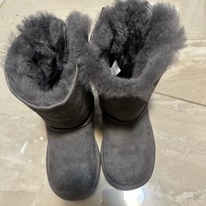 Uggs girls shoes